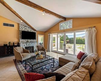 Dandelion by AvantStay Pool 0.2mi to Downtown - Palm Springs - Salon