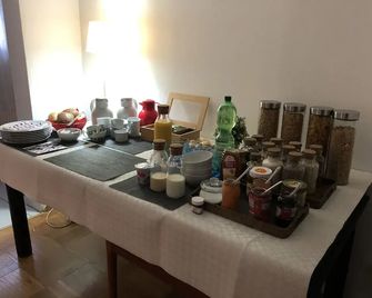 Bed and Breakfast Zeevat Waldperlach - Munich - Buffet