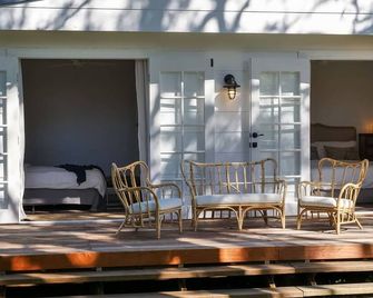 The River Shack Vintage Luxe Right Beside River - Noosaville - Terasa