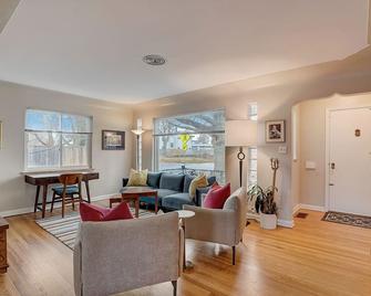 Beautiful mid-century modern in Wash Park! - דנבר - סלון