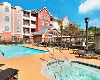 Residence Inn Joplin - Joplin - Piscina