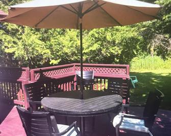 Howdenvale Hilton - Ontario, Canada - South Bruce Peninsula - Patio
