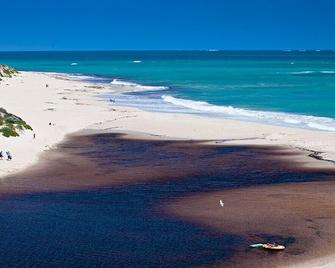 Moore River Holidays Group Booking Accommodation Specialists - Woodridge - Playa