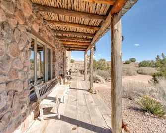 Casa Tocaya: Adobe Gem in O'Keeffe country! - Abiquiu - Patio