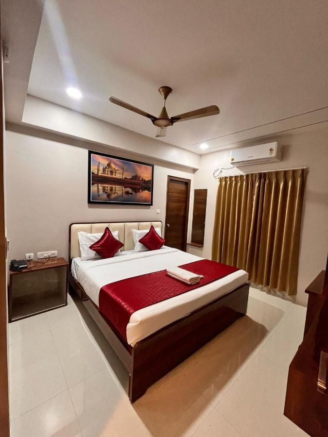 Theo Suites Hotel Madhapur thumbnail 3