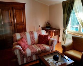 Villa Rava Hotel & restaurant - Rava - Sala de estar