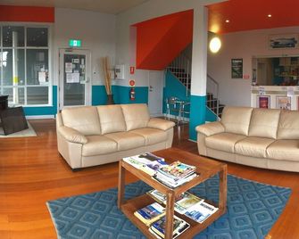 Waterfront Lodge Motel - Hobart - Living room