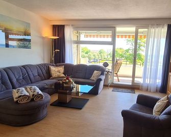 Goldene Ruh - App 205 - in unmittelbarer Strandlage mit Seeblickbalkon - Grömitz - Wohnzimmer