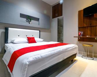 RedDoorz near Kebon Jeruk Jakarta - Yakarta - Habitación