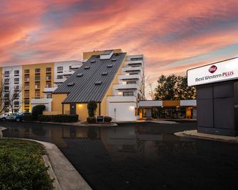 Best Western Plus Raleigh Crabtree Valley Hotel - Raleigh - Building