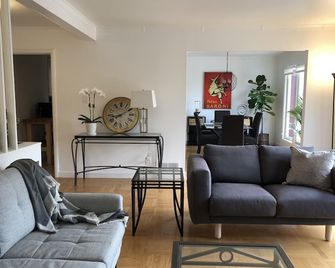 Beautiful Marina Home - 2Bed 2Bath - 1 block from Marina Blvd! - San Francisco - Living room