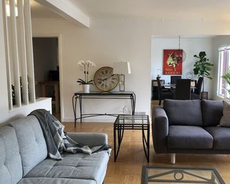 Beautiful Marina Home - 2Bed 2Bath - 1 block from Marina Blvd! - San Francisco - Living room