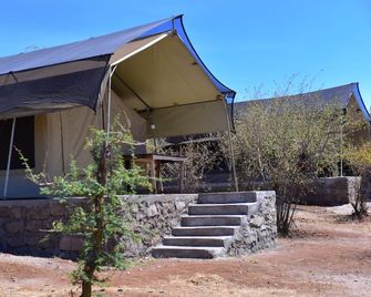 Leruk Guest House - Maasai Mara - Building