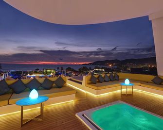 منتجع وسبا كي - باتونغ - حوض السباحة