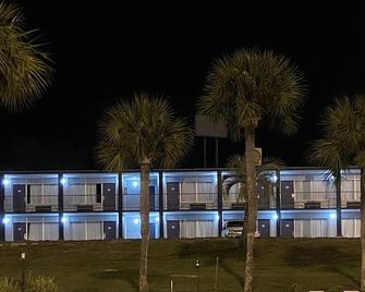 American Inn and Suites - Jasper - Building