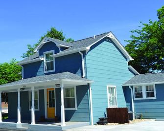 Gabouri Place ~ Completely Renovated Victorian in Ste. Genevieve's Historic Dist - Sainte Genevieve - Building