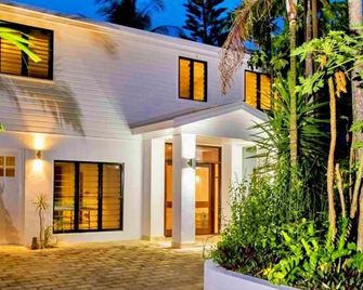 Oceans Edge Beach House at Oak Beach - Newly Renovated - Oak Beach