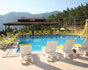 Life Apart - Marmaris - Pool