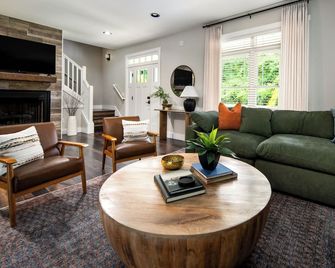 Modern Retreat With Power & Water, Mtr Option Also - Mars Hill - Sala de estar