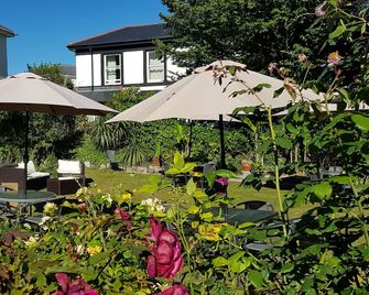 روز كورت هوليداي أبارتمنتس - توركي - شرفة مرصوفة