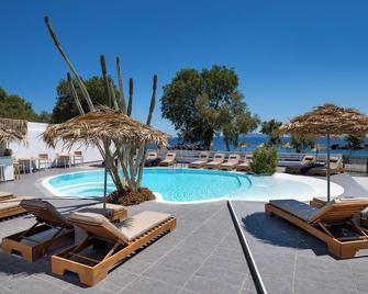 Nissia Beach Apartments & Suites - Kamari - Pool
