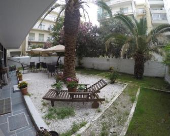 Apartment Hotel Athina - Alejandrópolis - Patio