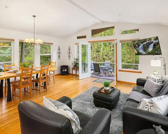 Rivers Edge Retreat Seattle - Near Snoqualmie Pass Ski Area - Issaquah - Soggiorno