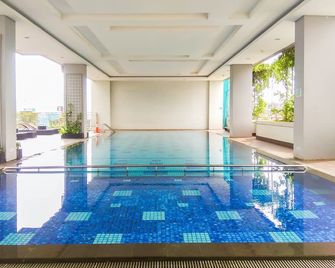 Elegant and Relaxing Studio Apartment H Residence - Jakarta - Pool