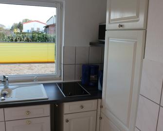 Comfortable apartment on the outskirts - Röbel - Kitchen