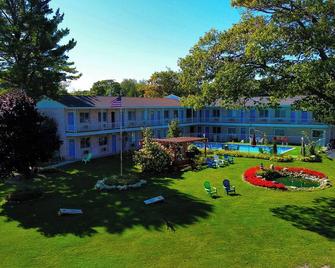 American Boutique Inn - Lakeview - Mackinaw City - Building