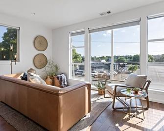 Gardenia at Evergreen - Redding - Living room