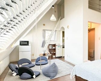 Shinjuku、Kabukicyo 4 mins｜Up to 6 guests｜Newly renovated｜loft - Tokyo - Living room