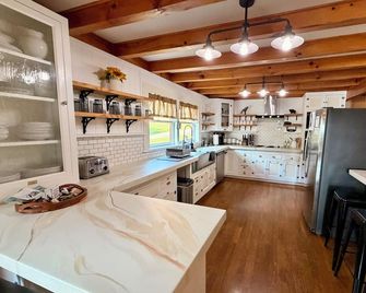Lake Eufaula Log Cabin, Private Dock, Premier Hunting - Eufaula - Kitchen