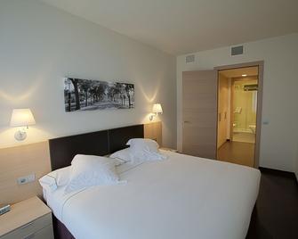 Apartamentos Jardines de Uleta Suites - Vitoria - Habitación