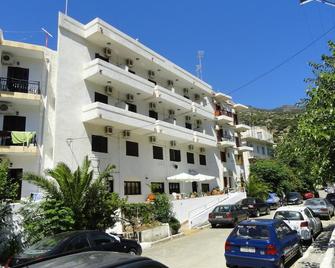 Oinoi Hotel - Agios Kirykos