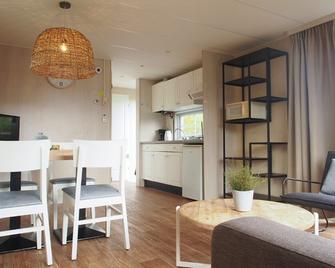 Chalet 150 - Two Bedroom Resort, Sleeps 4 - Sint Annaland - Dining room
