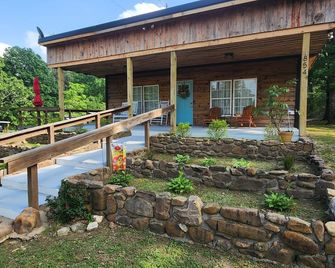 Unique Country Cabin Meets Farmhouse Modern!!! - Mena - Outdoors view