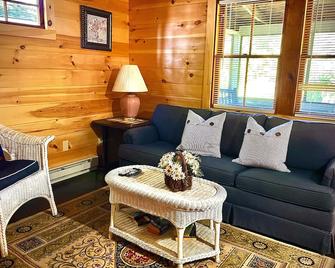 Cottage by the Lake #3 - Blossoms - Bristol - Living room