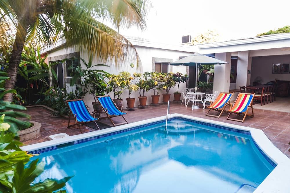 Hotel El Almendro - מנגואה - בריכה