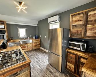 Ladysmith Cozy Cottage - Copper Tub - Waterfront - Ladysmith - Cocina