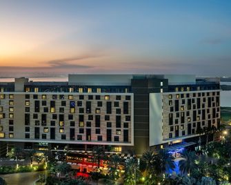 Yas Plaza Mangroves - Abu Dhabi - Building