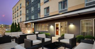 Fairfield Inn & Suites by Marriott Columbus Airport - Columbus - Innenhof