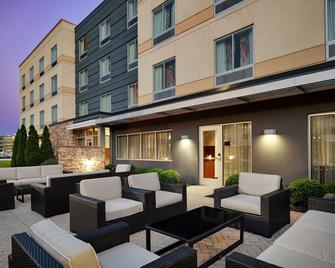 Fairfield Inn & Suites by Marriott Columbus Airport - Колумбус - Патіо