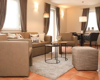 Apartment 2 - Apartment near the beach - Nienhagen - Вітальня