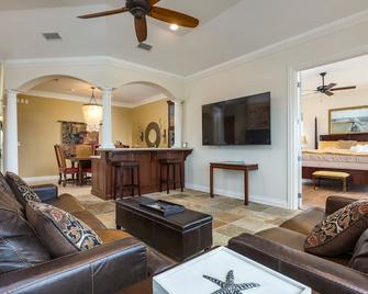 New To The Market Pura Vida ' The Pure Life' Waterfront Canal W/ Pool/Hottub - Jamaica Beach - Living room