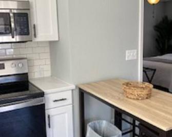 Hideaway-minutes from Downtown Taylorville - Taylorville - Kitchen