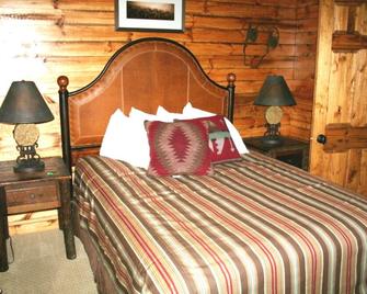 Lake front, pool, beach, kayaks, canoes, resort amenities included - Bemidji - Bedroom