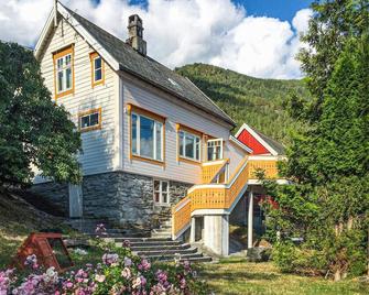 3 Bedroom Nice Home In Valldal - Valldal - Edificio