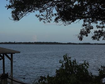 Marker 99 Resort - Melbourne - Outdoors view