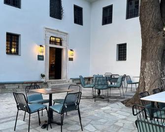 Kenta Mountain Hotel & Gastrobar - Portaria - Patio